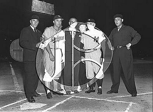 Pee Wee Reese and Casey Stengel with Mayor52N0071